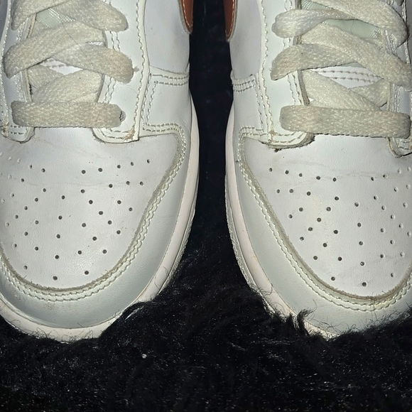 Dunk Low Grade School "White Metallic Red Bronze" - Picture 3 of 5